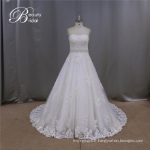 Robe de mariée en dentelle sans bretelles blanche